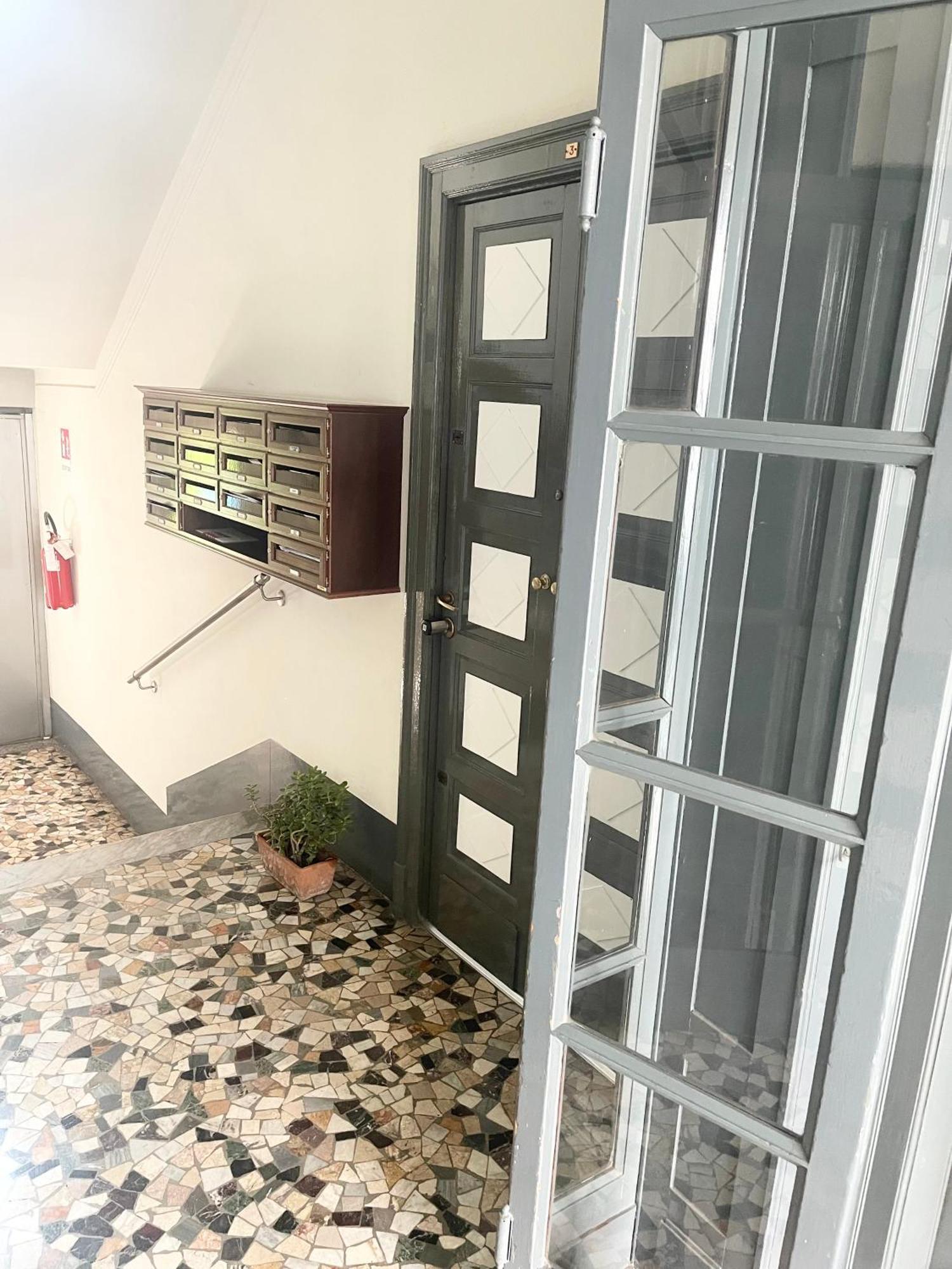 Ampio Bilocale Zona Navigli Apartment - Milan — Photos 3